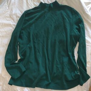 Dark green mock turtleneck long sleeve shirt (large/XL)